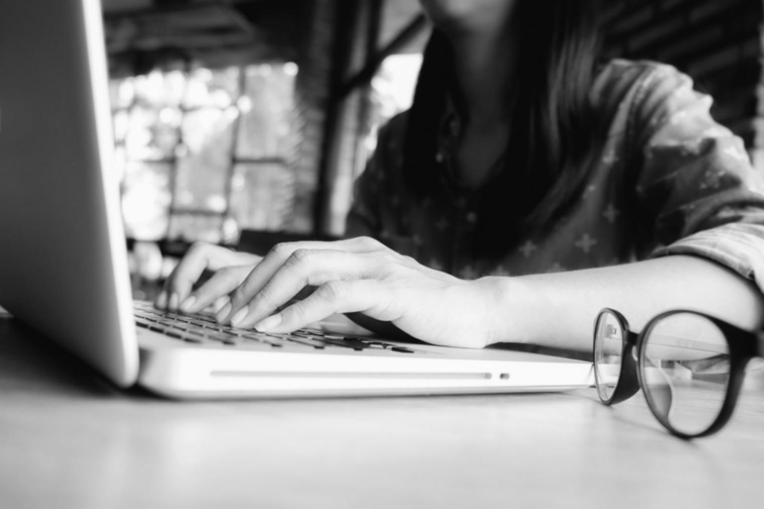 Technische Chartanalyse mit Markttrends und Kursverläufen